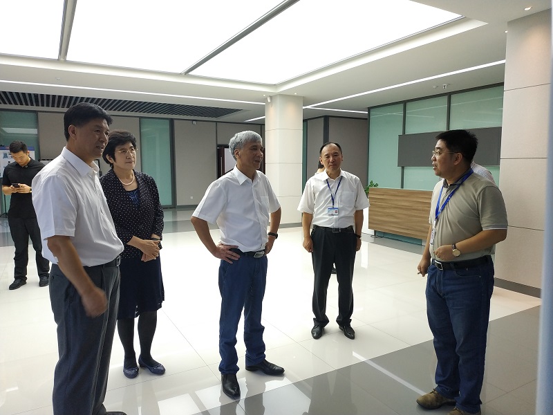 2018.8.9全国人大常委会副委员长，民盟中央主席，中国科学院副院长丁仲礼来长光华大视察工作.jpg