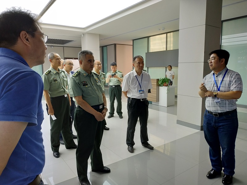 2018.8.1军委科技委主任刘志国来长光华大调研.jpg